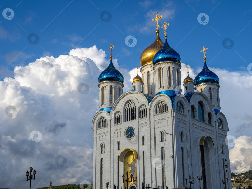 Скачать Кафедральный собор Рождества Христова.  г. Южно-Сахалинск. Сахалин. Россия. 2025.10. Кафедральный собор Рождества Христова. Южно-Сахалинск. (марка) фотосток Ozero