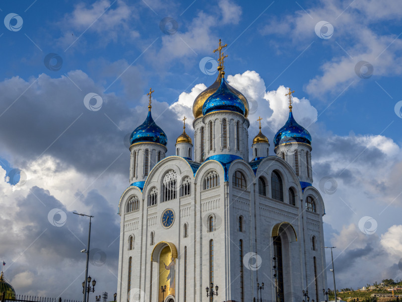 Скачать Кафедральный собор Рождества Христова.  г. Южно-Сахалинск. Сахалин. Россия. 2025.10.  Кафедральный собор Рождества Христова. Южно-Сахалинск. (марка) фотосток Ozero