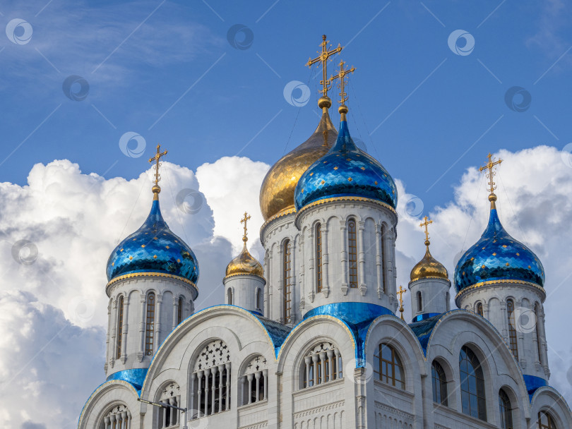 Скачать Кафедральный собор Рождества Христова. г. Южно-Сахалинск. Сахалин. Россия. 2025.10. Кафедральный собор Рождества Христова. Южно-Сахалинск. (марка) фотосток Ozero