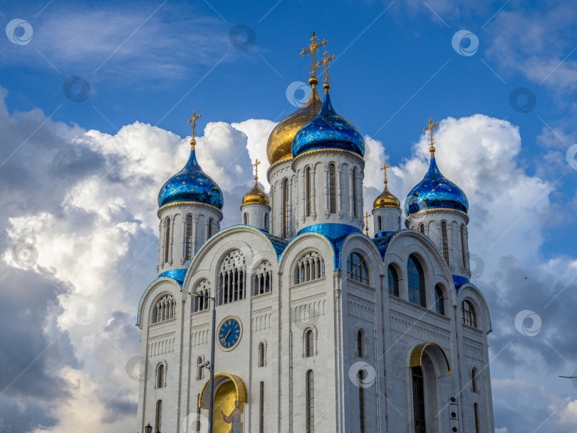 Скачать Кафедральный собор Рождества Христова. г. Южно-Сахалинск. Сахалин. Россия. 2025.10. Кафедральный собор Рождества Христова. Южно-Сахалинск. (марка) фотосток Ozero