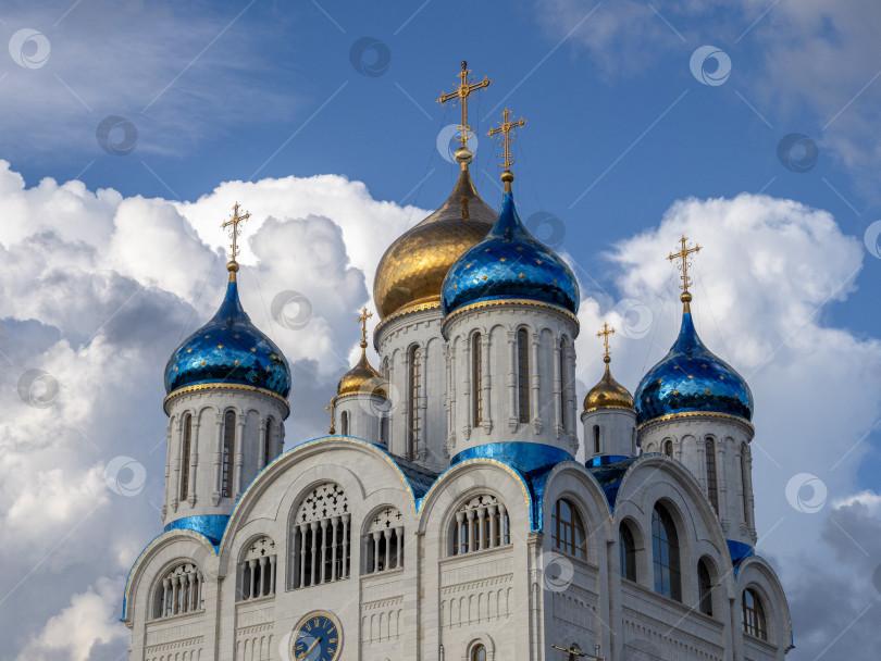 Скачать Кафедральный собор Рождества Христова. г. Южно-Сахалинск. Сахалин. Россия. 2025.10. Кафедральный собор Рождества Христова. Южно-Сахалинск. (марка) фотосток Ozero