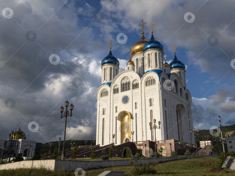 Скачать Кафедральный собор Рождества Христова. г. Южно-Сахалинск. Сахалин. Россия. 2025.10. Кафедральный собор Рождества Христова. Южно-Сахалинск. (марка) фотосток Ozero