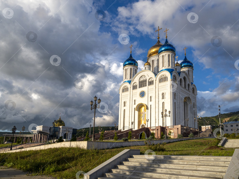 Скачать Кафедральный собор Рождества Христова. г. Южно-Сахалинск. Сахалин. Россия. 2025.10. Кафедральный собор Рождества Христова. Южно-Сахалинск. (марка) фотосток Ozero