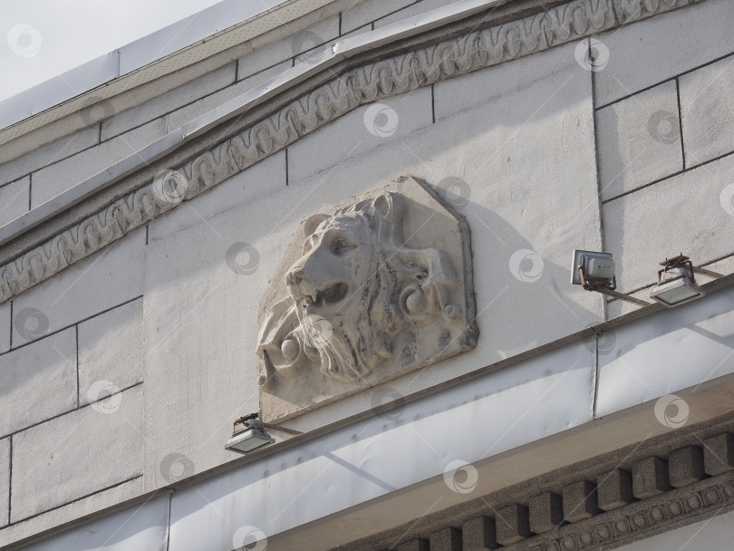 Скачать Сахалинский областной художественный музей. г. Южно-Сахалинск. Сахалин. Россия. 2025.08. (Здание Банка Хоккайдо в г. Тойохара) Сахалинский областной художественный музей. Южно-Сахалинск. Сахалин. (Хоккайдо Такусоку Банк, Тоехара) (марка) фотосток Ozero