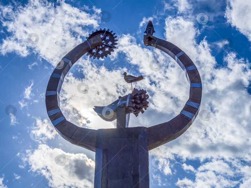 Скачать Арт-пространство «Мелодия любви, истории, традиций» Пригородное. Сахалин. Россия. 2025. 08. Арт-пространство "Мелодия любви, истории, традиций" Пригородное. Сахалин. (марка) фотосток Ozero