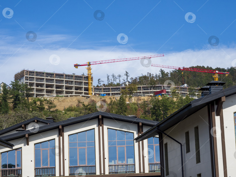 Скачать Отель "Санрайз Хилл". "Горный воздух". г. Южно-Сахалинск, Россия. 2025. 08. Отель Sunrise Hill. Южно-Сахалинск. Сахалин (марка) фотосток Ozero