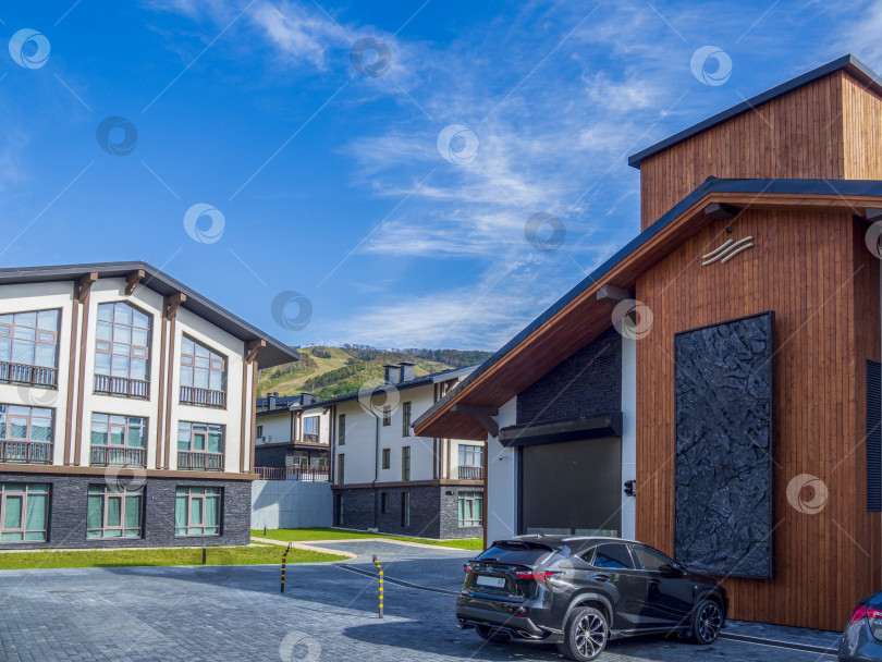 Скачать Отель "Санрайз Хилл". "Горный воздух". г. Южно-Сахалинск, Россия. 2025. 08. Отель Sunrise Hill. Южно-Сахалинск. Сахалин (марка) фотосток Ozero