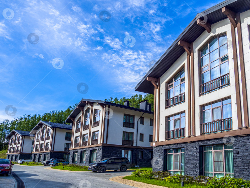 Скачать Отель "Санрайз Хилл". "Горный воздух". г. Южно-Сахалинск, Россия. 2025. 08. Отель Sunrise Hill. Южно-Сахалинск. Сахалин (марка) фотосток Ozero