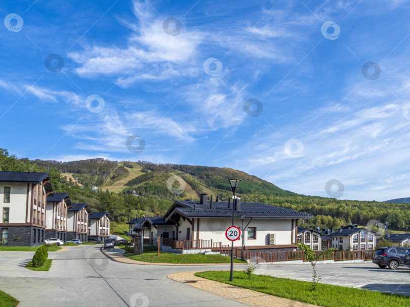 Скачать Отель "Санрайз Хилл". "Горный воздух". г. Южно-Сахалинск, Россия. 2025. 08. Отель Sunrise Hill. Южно-Сахалинск. Сахалин (марка) фотосток Ozero