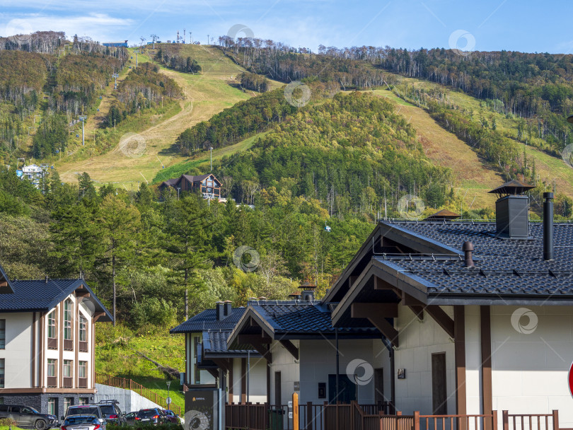Скачать Отель "Санрайз Хилл". "Горный воздух". г. Южно-Сахалинск, Россия. 2025. 08. Отель Sunrise Hill. Южно-Сахалинск. Сахалин (марка) фотосток Ozero