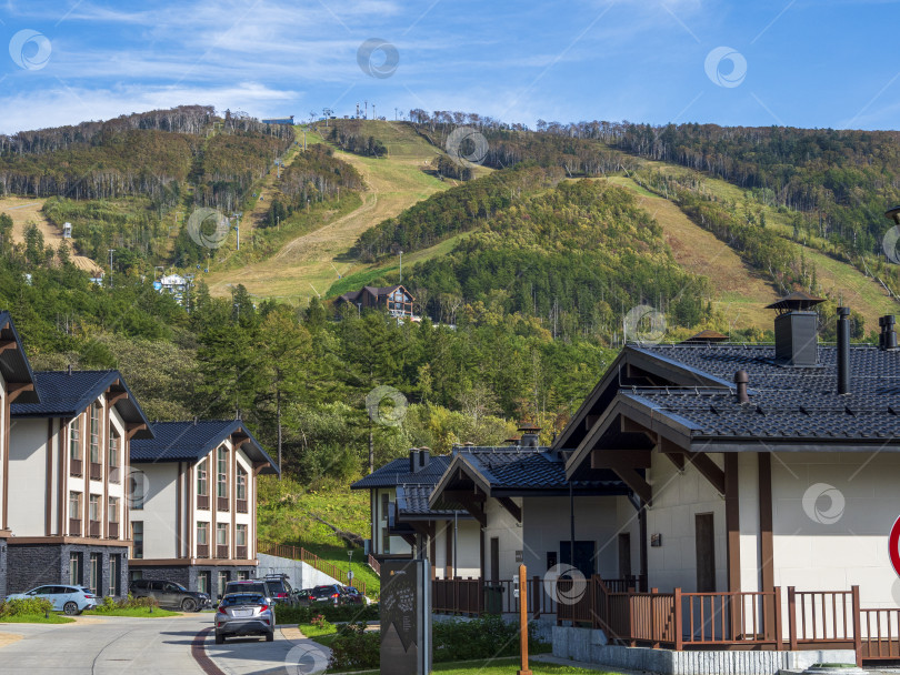 Скачать Отель "Санрайз Хилл". "Горный воздух". г. Южно-Сахалинск, Россия. 2025. 08. Отель Sunrise Hill. Южно-Сахалинск. Сахалин (марка) фотосток Ozero
