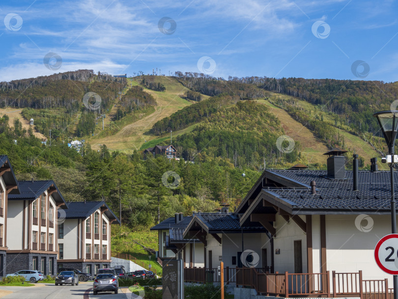 Скачать Отель "Санрайз Хилл". "Горный воздух". г. Южно-Сахалинск, Россия. 2025. 08. Отель Sunrise Hill. Южно-Сахалинск. Сахалин (марка) фотосток Ozero