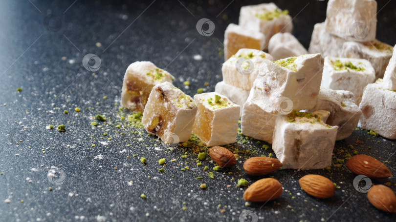 Скачать лукум с миндальными орехами на черном фоне фотосток Ozero