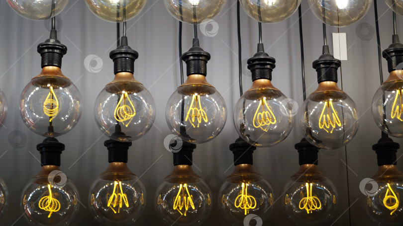Скачать лампы с желтой спиралью накаливания внутри фотосток Ozero