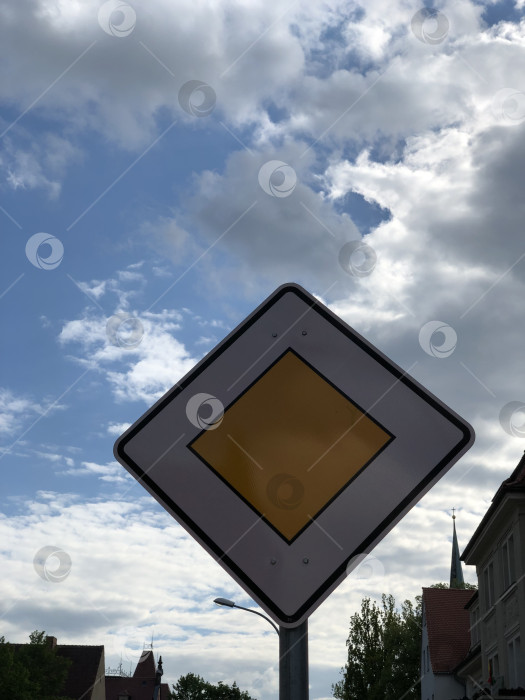 Скачать дорожный знак главная дорога фотосток Ozero