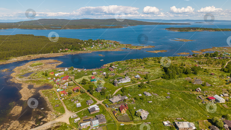 Скачать Село Ковда, Россия - 06.2021: [Село Ковда и Никольская церковь с высоты] фотосток Ozero