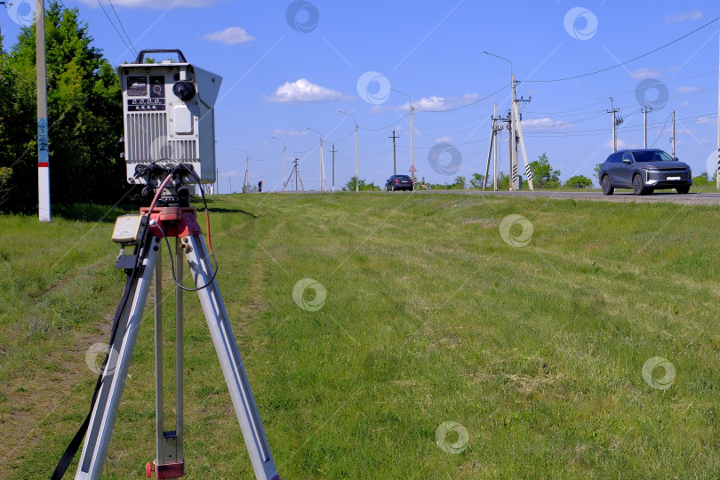 Скачать Контроль скорости на автомагистралях с использованием мобильного радара фотосток Ozero