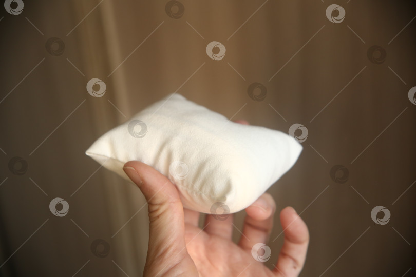 Скачать Маленькая белая подушка фотосток Ozero