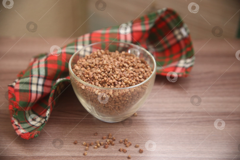 Скачать Миска с сырой гречкой фотосток Ozero