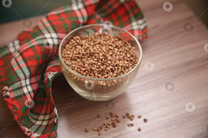 Скачать Миска с сырой гречкой фотосток Ozero