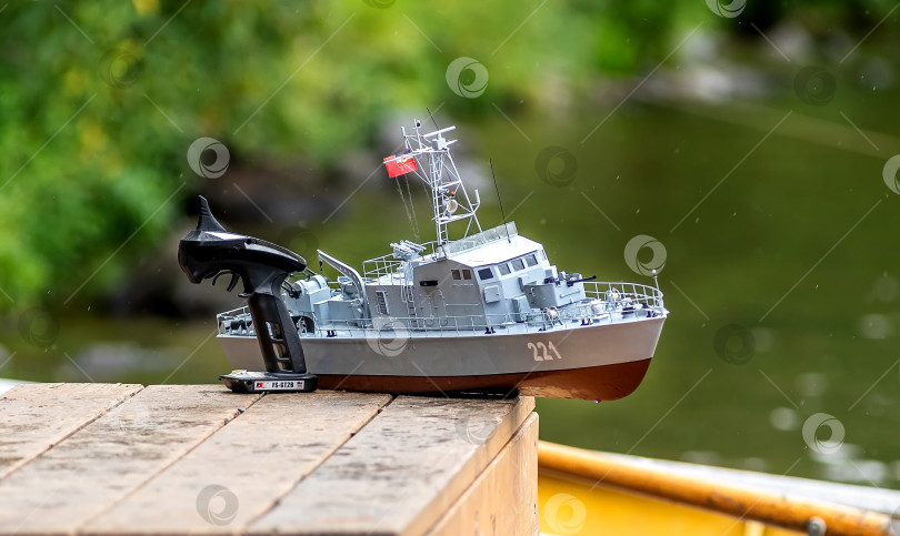 Скачать Россия,город Железногорск Красноярский Край, 26 августа 2023 год. Радиоуправляемая масштабная модель   военного корабля фотосток Ozero