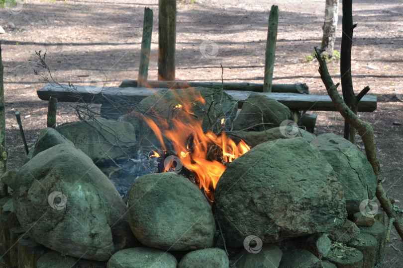 Скачать Костер на природе фотосток Ozero