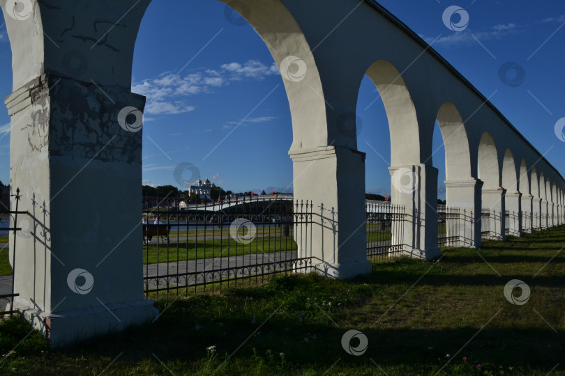 Скачать Старинная аркада в городе фотосток Ozero