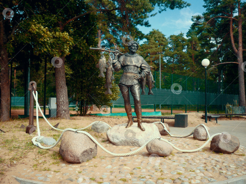 Скачать Скульптура рыбака в Зеленогорске фотосток Ozero