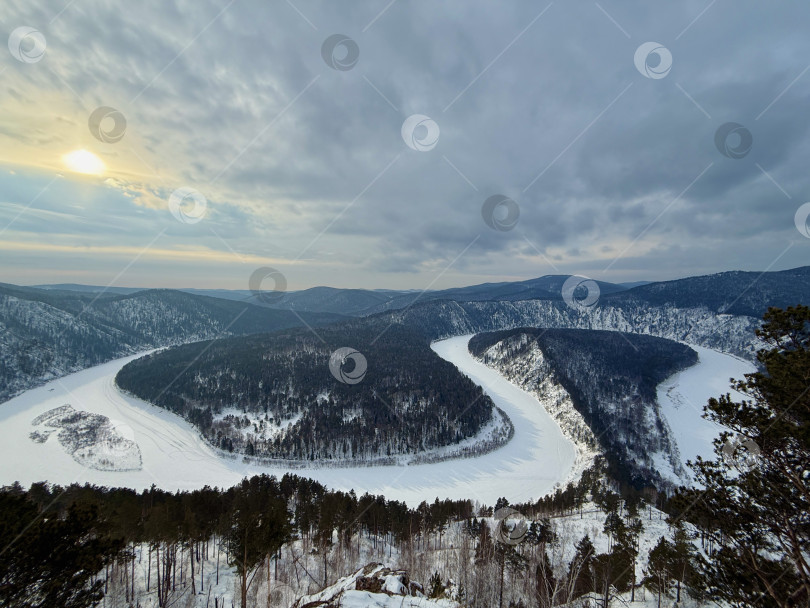 Скачать Манская петля на реке Мана зимой, Сибирь фотосток Ozero