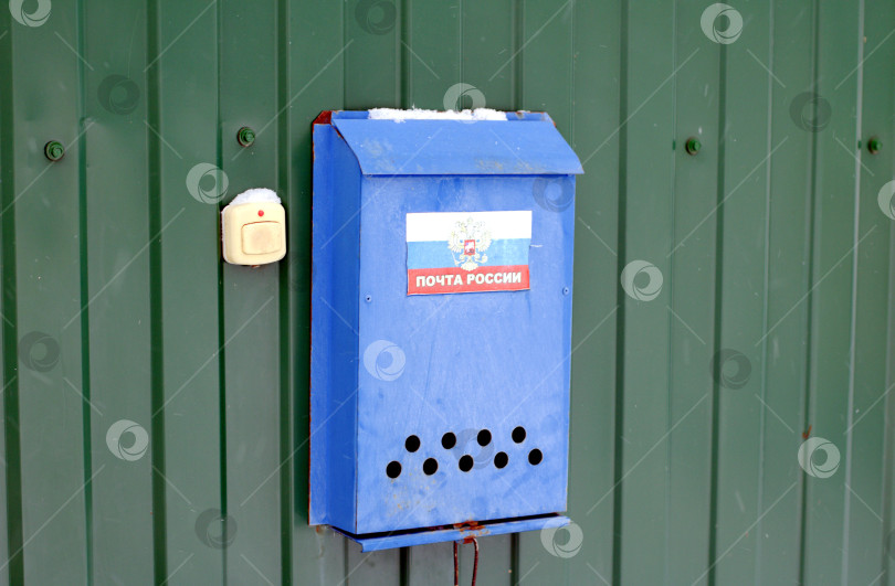 Скачать Почтовый ящик на заборе. фотосток Ozero