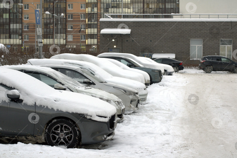 Скачать Парковка автомобилей зимой. фотосток Ozero