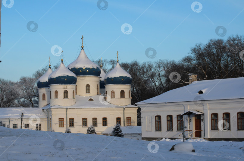 Скачать Крестовоздвиженский Собор в Юрьевом монастыре в Великом Новгороде. фотосток Ozero