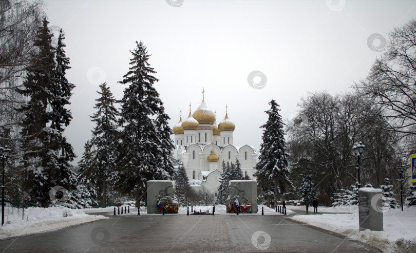 Скачать Кафедральный собор Успения Пресвятой Богородицы в Ярославле. фотосток Ozero