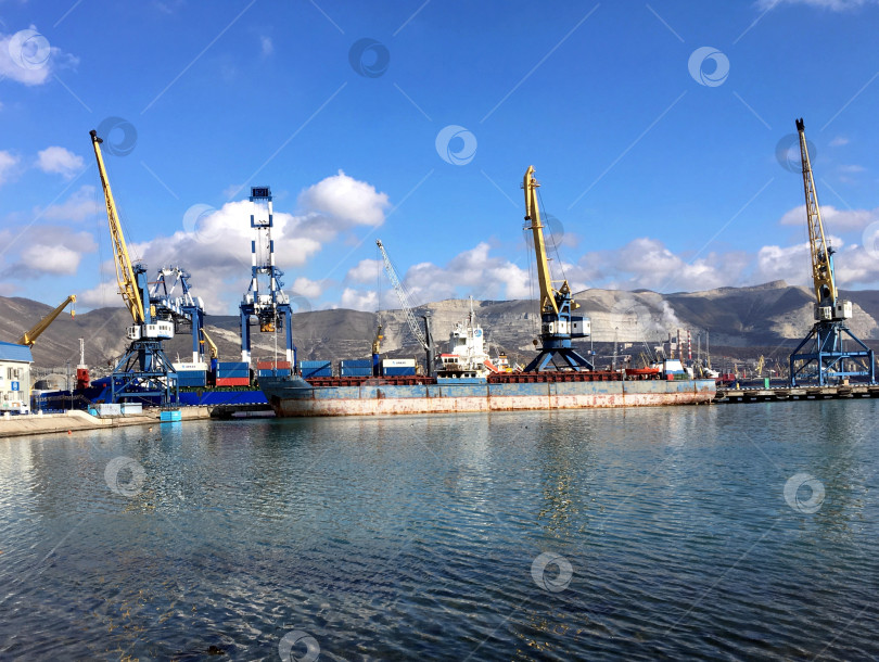 Скачать Порт Новороссийска. фотосток Ozero