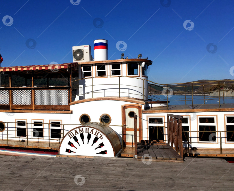 Скачать Теплоход "Шампанъ" в Абрау-Дюрсо. фотосток Ozero