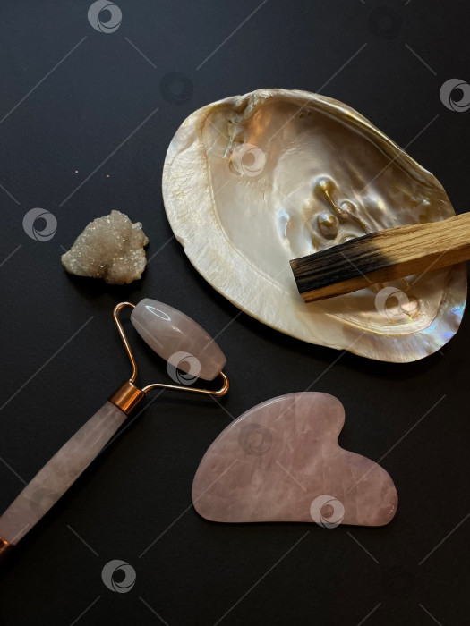 Скачать Гуаша, друза, морская раковина и Пало Санто фотосток Ozero