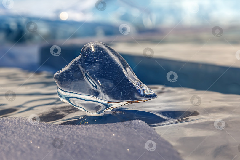 Скачать застывший лед на ледяной подставке фотосток Ozero