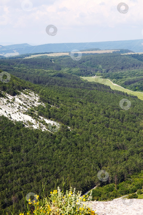 Скачать достопримечательность Крыма. Прекрасный солнечный пейзаж Крыма летом. Пейзажи природы Южного Крыма. фотосток Ozero