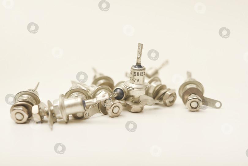 Скачать Стабилитрон. Полупроводниковые приборы. Металлический диод. фотосток Ozero