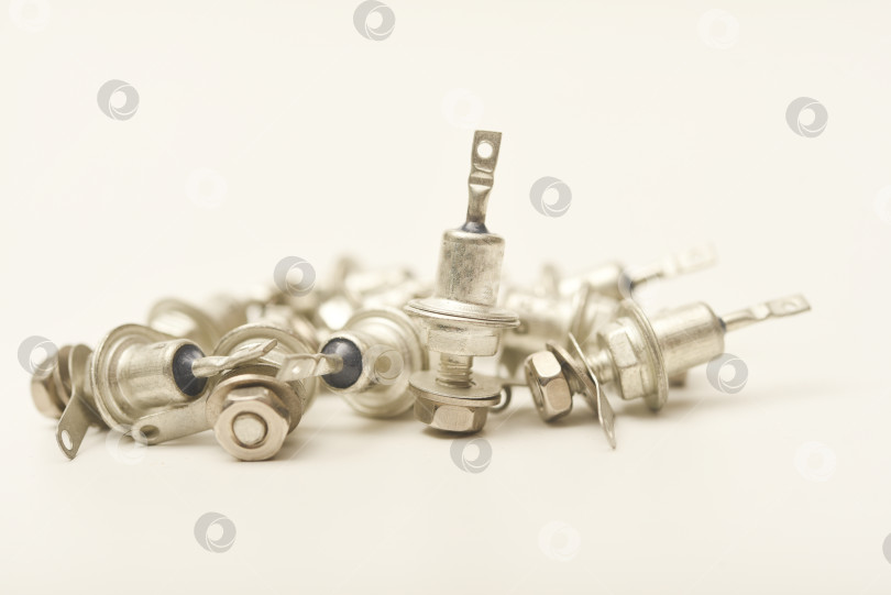 Скачать Стабилитрон. Полупроводниковые приборы. Металлический диод. фотосток Ozero