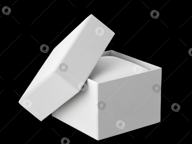 Скачать изолированная подарочная коробка из белого картона и футляр для ювелирных изделий фотосток Ozero