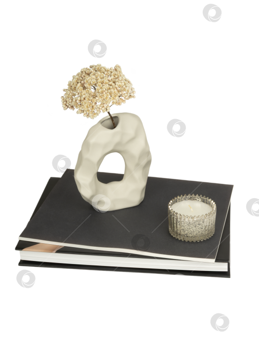 Скачать Современный минималистский декор столешницы с художественной вазой и свечой фотосток Ozero