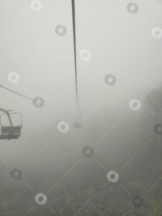 Скачать Канатная дорога в тумане, минимализм, расфокусировка, атмосферный фон, обои на рабочий стол фотосток Ozero