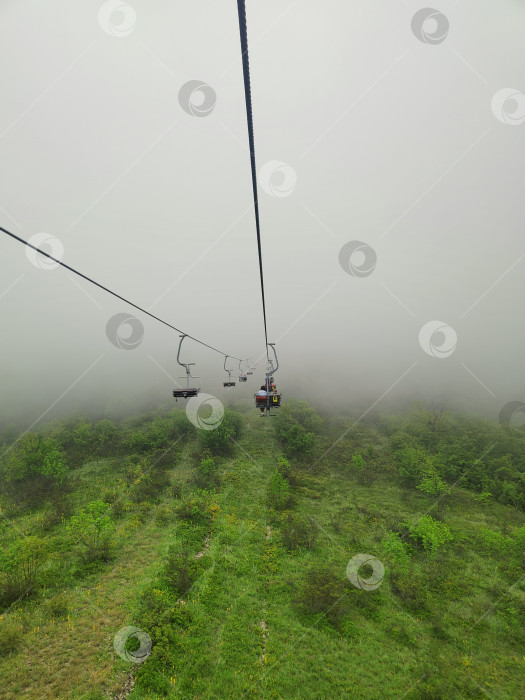 Скачать Канатная дорога в тумане, минимализм, расфокусировка, атмосферный фон, обои на рабочий стол фотосток Ozero