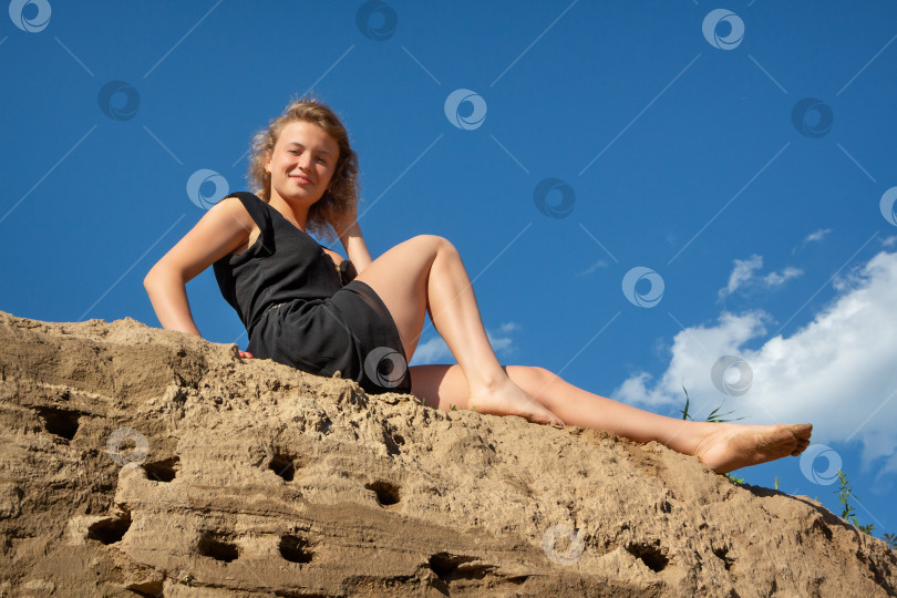 Скачать солнечный портрет молодой девушки фотосток Ozero