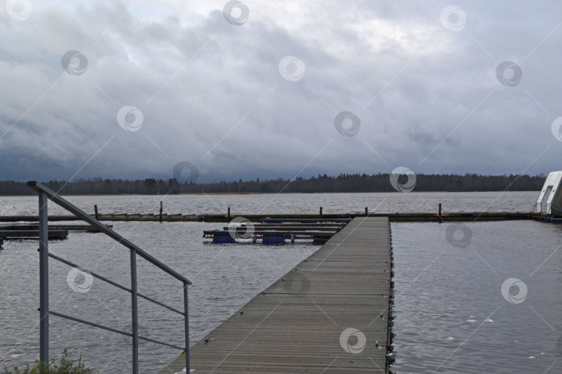 Скачать Пустой причал фотосток Ozero