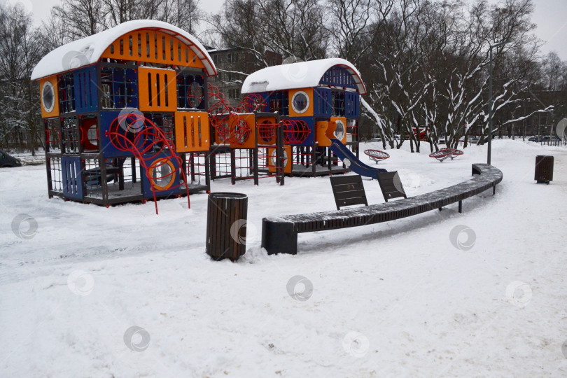 Скачать Детская площадка в парке фотосток Ozero