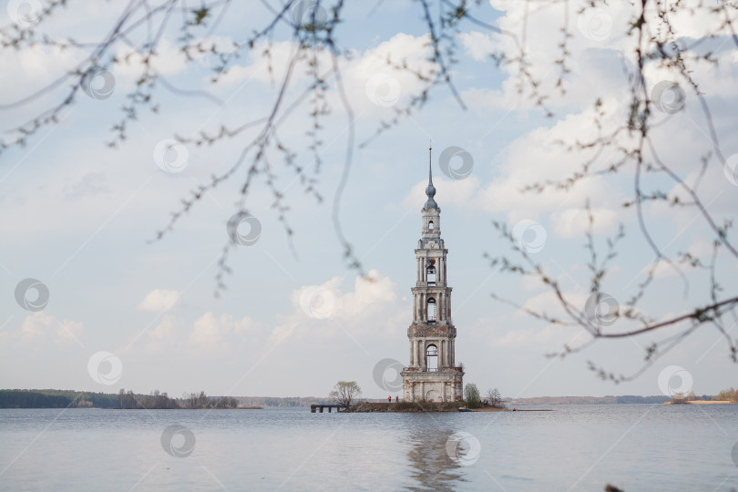 Скачать Затопленная колокольня в Калязине до реставрации фотосток Ozero