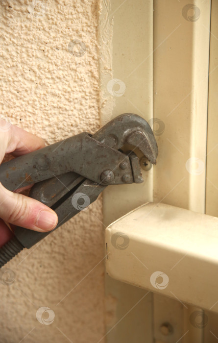 Скачать Инструмент газовый трубный ключ фотосток Ozero