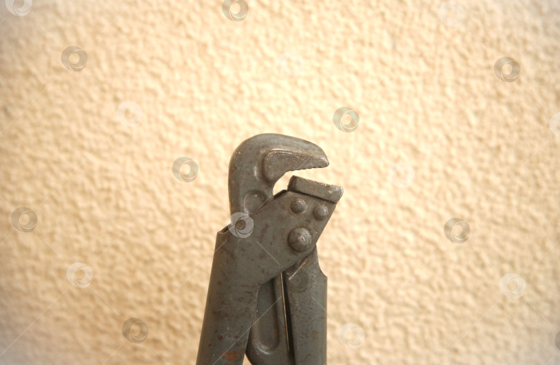 Скачать Инструмент газовый трубный ключ фотосток Ozero